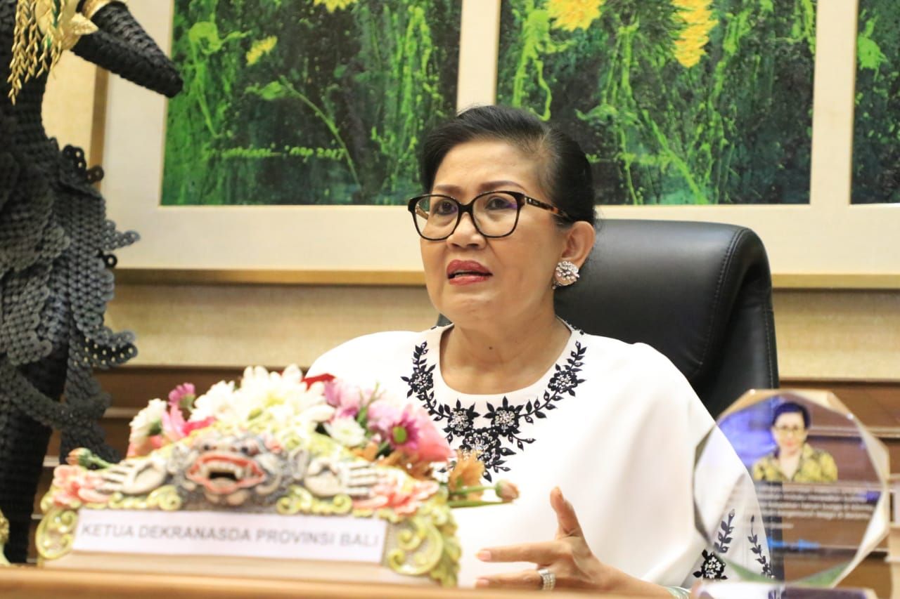 podiumnews.com-Hadapi Persaingan, Ny. Putri Koster Ajak IKM Gunakan Platform Digital